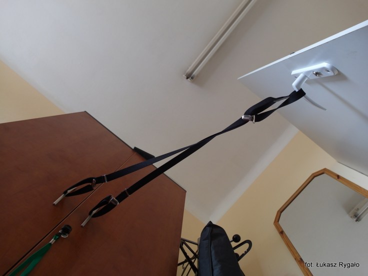 Elastyczny antytrzaskator przeciągowy