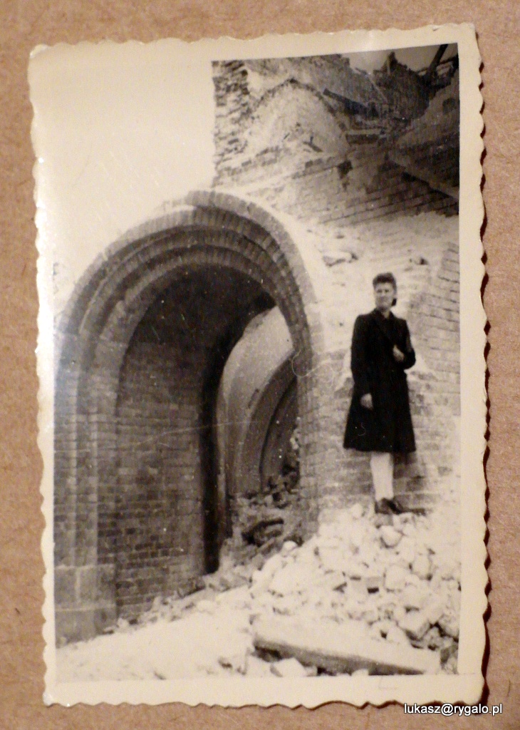 Ruiny wołomińskiego kościoła, rok 1945