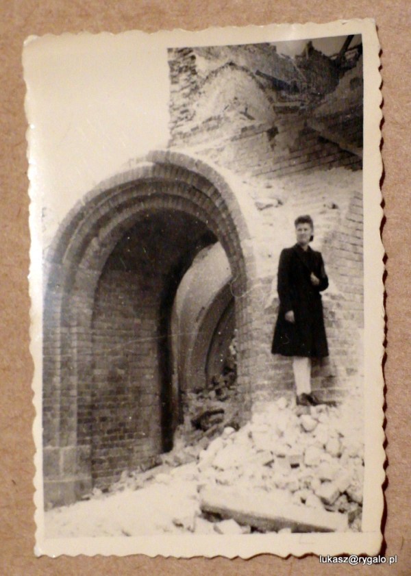 Ruiny wołomińskiego kościoła, rok 1945