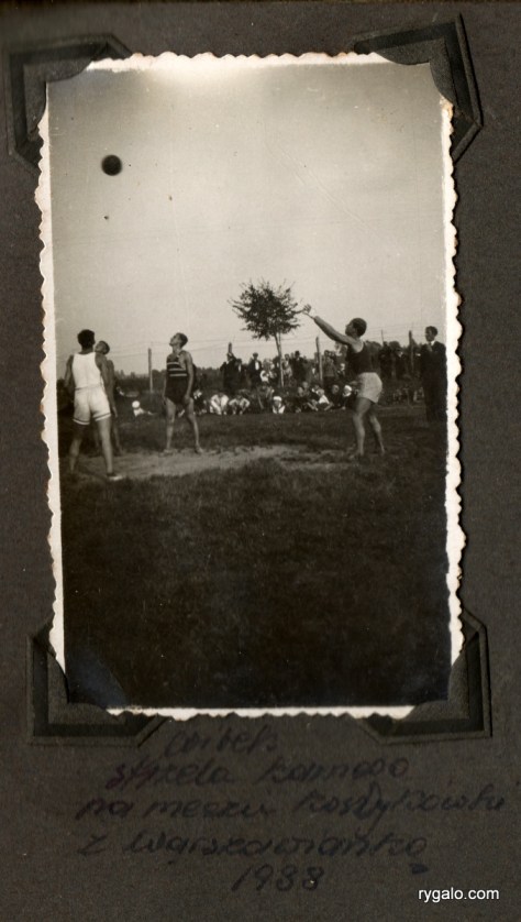 "Witek strzela karnego na meczu koszykówki z Warszawianką - 1938"